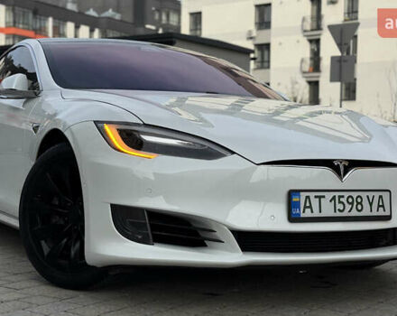 Белый Тесла Модель С, объемом двигателя 0 л и пробегом 102 тыс. км за 17990 $, фото 1 на Automoto.ua
