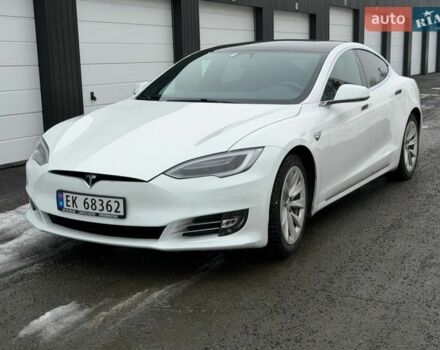 Білий Тесла Модель С, об'ємом двигуна 0 л та пробігом 152 тис. км за 17600 $, фото 1 на Automoto.ua