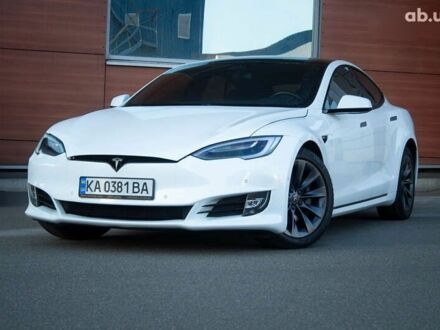 Тесла Модель С 2017 у Києві на Automoto.ua Білий Тесла Модель С, об'ємом двигуна 0 л та пробігом 138 тис. км за 19900 $, фото 1 на Automoto.ua