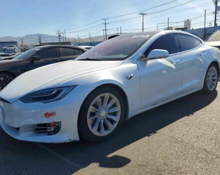 Білий Тесла Модель С, об'ємом двигуна 0 л та пробігом 107 тис. км за 3400 $, фото 1 на Automoto.ua