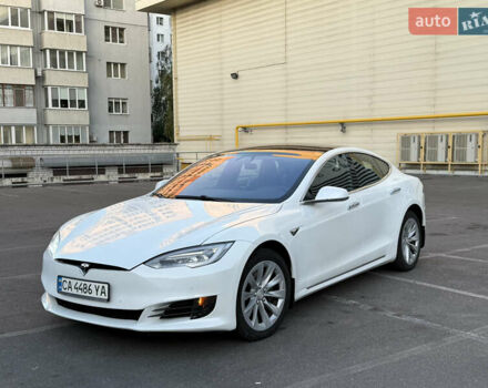 Білий Тесла Модель С, об'ємом двигуна 0 л та пробігом 130 тис. км за 21700 $, фото 1 на Automoto.ua
