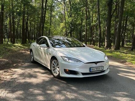 Тесла Модель С 2017 у Києві на Automoto.ua Білий Тесла Модель С, об'ємом двигуна 0 л та пробігом 136 тис. км за 19999 $, фото 1 на Automoto.ua