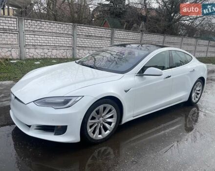Белый Тесла Модель С, объемом двигателя 0 л и пробегом 275 тыс. км за 15900 $, фото 1 на Automoto.ua