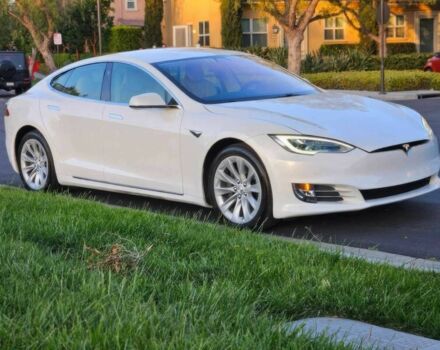 Тесла Модель С 2017 в Киеве на Automoto.ua Белый Тесла Модель С, объемом двигателя 0 л и пробегом 54 тыс. км за 11000 $, фото 1 на Automoto.ua