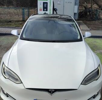 Білий Тесла Модель С, об'ємом двигуна 0 л та пробігом 183 тис. км за 17900 $, фото 1 на Automoto.ua