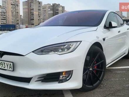 Тесла Модель С 2018 в Киеве на Automoto.ua Белый Тесла Модель С, объемом двигателя 0 л и пробегом 88 тыс. км за 21500 $, фото 1 на Automoto.ua