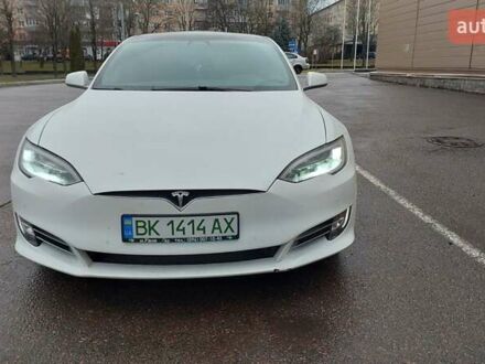 Тесла Модель С 2018 у Рівному на Automoto.ua Білий Тесла Модель С, об'ємом двигуна 0 л та пробігом 125 тис. км за 25400 $, фото 1 на Automoto.ua