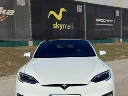 Белый Тесла Модель С, объемом двигателя 0 л и пробегом 105 тыс. км за 25650 $, фото 1 на Automoto.ua