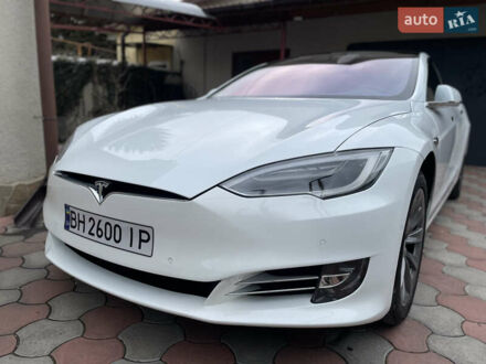 Тесла Модель С 2018 в Овидиополе на Automoto.ua Белый Тесла Модель С, объемом двигателя 0 л и пробегом 93 тыс. км за 25000 $, фото 1 на Automoto.ua