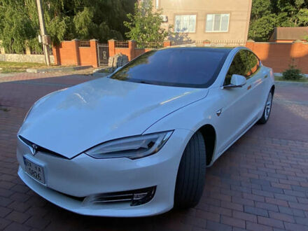 Тесла Модель С 2018 у Знаменке на Automoto.ua Білий Тесла Модель С, об'ємом двигуна 0 л та пробігом 90 тис. км за 25000 $, фото 1 на Automoto.ua