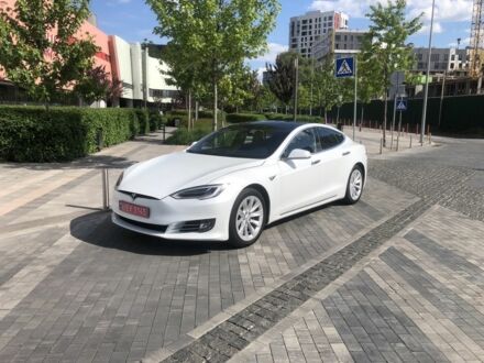 Тесла Модель С 2018 у Києві на Automoto.ua Білий Тесла Модель С, об'ємом двигуна 0 л та пробігом 117 тис. км за 19950 $, фото 1 на Automoto.ua
