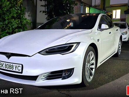 Тесла Модель С 2018 в Дубно на Automoto.ua Белый Тесла Модель С, объемом двигателя 0 л и пробегом 105 тыс. км за 18600 $, фото 1 на Automoto.ua