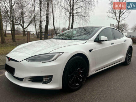 Тесла Модель С 2018 в Тернополе на Automoto.ua Белый Тесла Модель С, объемом двигателя 0 л и пробегом 62 тыс. км за 24000 $, фото 1 на Automoto.ua