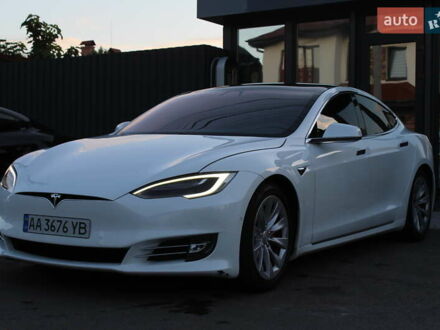 Білий Тесла Модель С, об'ємом двигуна 0 л та пробігом 118 тис. км за 29700 $, фото 1 на Automoto.ua