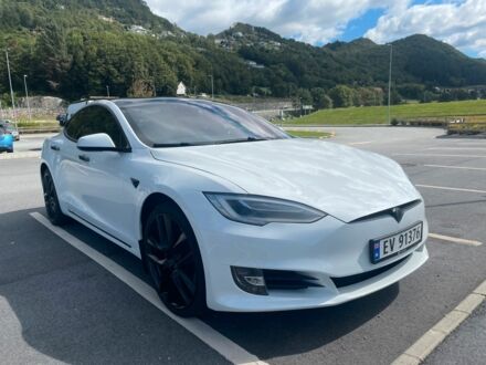Тесла Модель С 2019 в Киеве на Automoto.ua Белый Тесла Модель С, объемом двигателя 0 л и пробегом 113 тыс. км за 22900 $, фото 1 на Automoto.ua