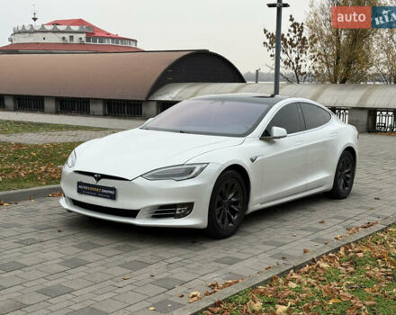 Белый Тесла Модель С, объемом двигателя 0 л и пробегом 52 тыс. км за 27800 $, фото 1 на Automoto.ua