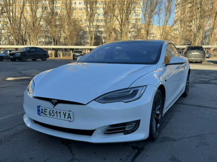 Тесла Модель С 2019 в Днепре (Днепропетровске) на Automoto.ua Белый Тесла Модель С, объемом двигателя 0 л и пробегом 45 тыс. км за 30500 $, фото 1 на Automoto.ua