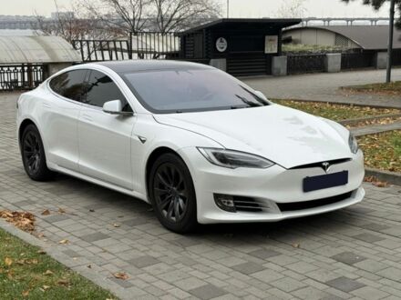 Белый Тесла Модель С, объемом двигателя 0 л и пробегом 54 тыс. км за 25600 $, фото 1 на Automoto.ua