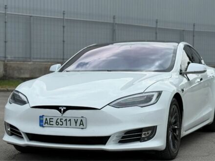 Тесла Модель С 2019 в Днепре (Днепропетровске) на Automoto.ua Белый Тесла Модель С, объемом двигателя 0 л и пробегом 52 тыс. км за 31500 $, фото 1 на Automoto.ua