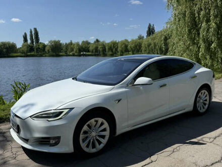 Тесла Модель С 2020 в Ровно на Automoto.ua Белый Тесла Модель С, объемом двигателя 0 л и пробегом 118 тыс. км за 32500 $, фото 1 на Automoto.ua