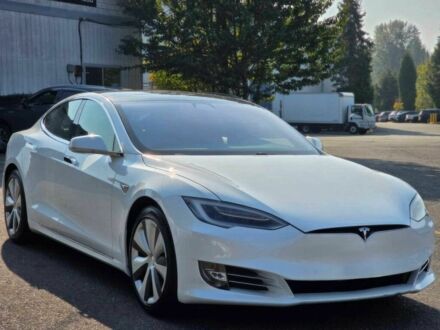 Тесла Модель С 2020 в Киеве на Automoto.ua Белый Тесла Модель С, объемом двигателя 0 л и пробегом 33 тыс. км за 13400 $, фото 1 на Automoto.ua