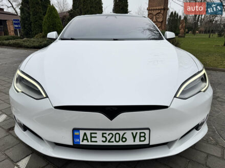 Белый Тесла Модель С, объемом двигателя 0 л и пробегом 53 тыс. км за 26999 $, фото 1 на Automoto.ua