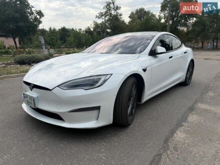 Белый Тесла Модель С, объемом двигателя 0 л и пробегом 252 тыс. км за 31500 $, фото 1 на Automoto.ua