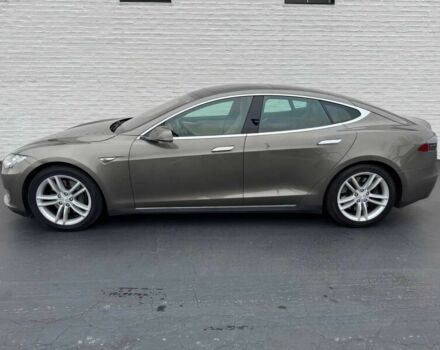 Бежевый Тесла Модель С, объемом двигателя 0 л и пробегом 80 тыс. км за 7600 $, фото 3 на Automoto.ua