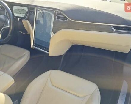 Бежевый Тесла Модель С, объемом двигателя 0 л и пробегом 170 тыс. км за 15300 $, фото 32 на Automoto.ua