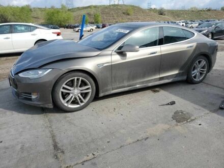 Тесла Модель С 2015 у Києві на Automoto.ua Бежевий Тесла Модель С, об'ємом двигуна 0 л та пробігом 63 тис. км за 4000 $, фото 1 на Automoto.ua