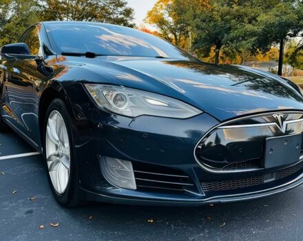 Черный Тесла Модель С, объемом двигателя 0 л и пробегом 75 тыс. км за 7000 $, фото 1 на Automoto.ua
