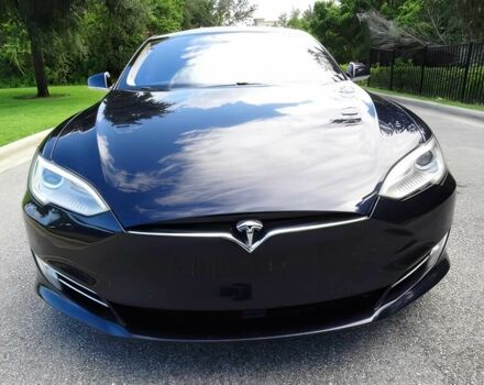 Черный Тесла Модель С, объемом двигателя 4.8 л и пробегом 79 тыс. км за 9700 $, фото 1 на Automoto.ua