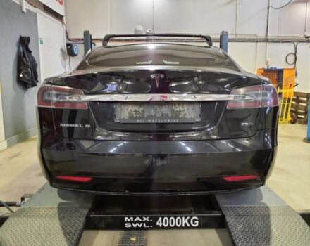 Черный Тесла Модель С, объемом двигателя 0 л и пробегом 141 тыс. км за 16100 $, фото 5 на Automoto.ua