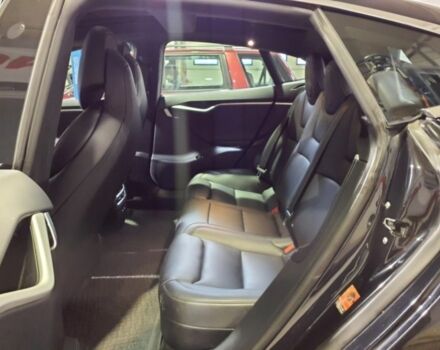 Черный Тесла Модель С, объемом двигателя 0 л и пробегом 141 тыс. км за 16100 $, фото 10 на Automoto.ua