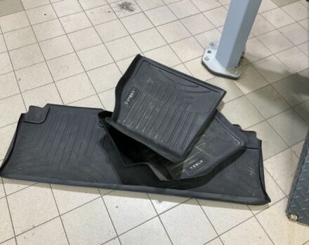 Черный Тесла Модель С, объемом двигателя 0 л и пробегом 142 тыс. км за 17500 $, фото 19 на Automoto.ua