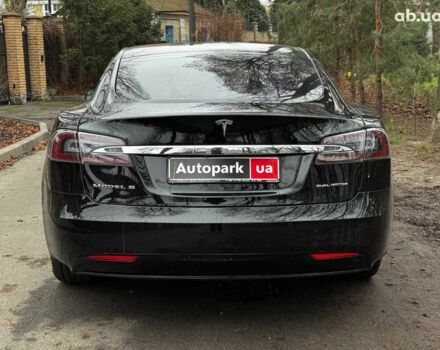 Чорний Тесла Модель С, об'ємом двигуна 0 л та пробігом 64 тис. км за 21490 $, фото 7 на Automoto.ua