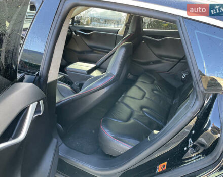 Черный Тесла Модель С, объемом двигателя 0 л и пробегом 30 тыс. км за 14800 $, фото 5 на Automoto.ua