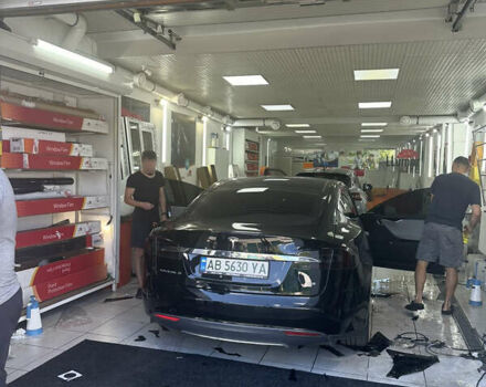 Чорний Тесла Модель С, об'ємом двигуна 0 л та пробігом 180 тис. км за 12000 $, фото 9 на Automoto.ua