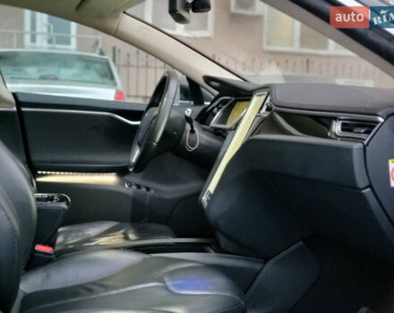 Чорний Тесла Модель С, об'ємом двигуна 0 л та пробігом 120 тис. км за 13900 $, фото 11 на Automoto.ua