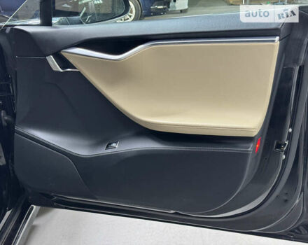 Черный Тесла Модель С, объемом двигателя 0 л и пробегом 166 тыс. км за 16000 $, фото 43 на Automoto.ua