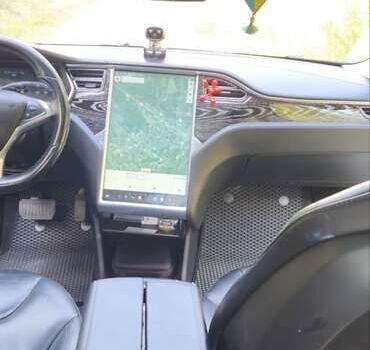 Черный Тесла Модель С, объемом двигателя 0 л и пробегом 312 тыс. км за 12700 $, фото 2 на Automoto.ua