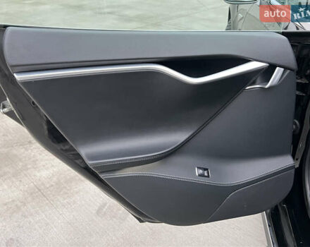 Черный Тесла Модель С, объемом двигателя 0 л и пробегом 305 тыс. км за 9500 $, фото 25 на Automoto.ua