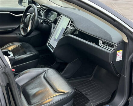 Черный Тесла Модель С, объемом двигателя 0 л и пробегом 305 тыс. км за 9500 $, фото 31 на Automoto.ua