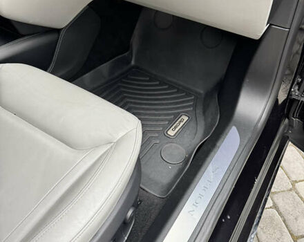 Черный Тесла Модель С, объемом двигателя 0 л и пробегом 222 тыс. км за 19900 $, фото 29 на Automoto.ua