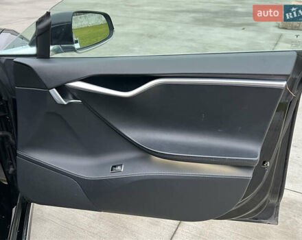 Черный Тесла Модель С, объемом двигателя 0 л и пробегом 305 тыс. км за 9500 $, фото 33 на Automoto.ua