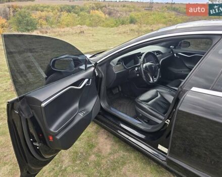 Черный Тесла Модель С, объемом двигателя 0 л и пробегом 145 тыс. км за 20500 $, фото 16 на Automoto.ua