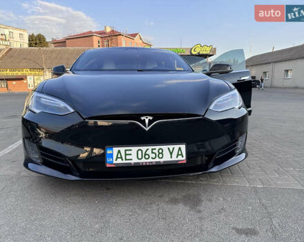 Черный Тесла Модель С, объемом двигателя 0 л и пробегом 44 тыс. км за 23000 $, фото 1 на Automoto.ua
