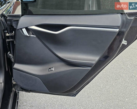 Чорний Тесла Модель С, об'ємом двигуна 0 л та пробігом 120 тис. км за 18900 $, фото 77 на Automoto.ua