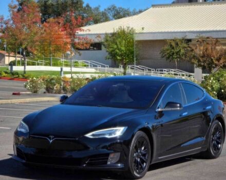 Черный Тесла Модель С, объемом двигателя 0 л и пробегом 68 тыс. км за 16700 $, фото 1 на Automoto.ua