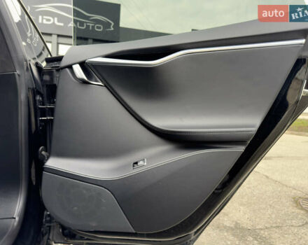 Черный Тесла Модель С, объемом двигателя 0 л и пробегом 290 тыс. км за 14999 $, фото 32 на Automoto.ua